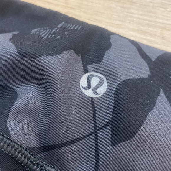 Lululemon | Brisk Bloom | Cropped Leggings - Picture 8 of 12